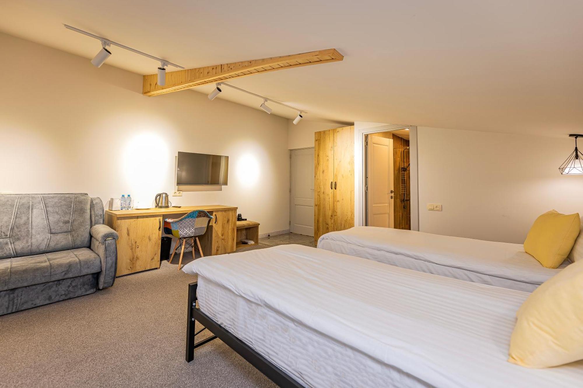 Taniqinn Dilijan Hotel ภายนอก รูปภาพ