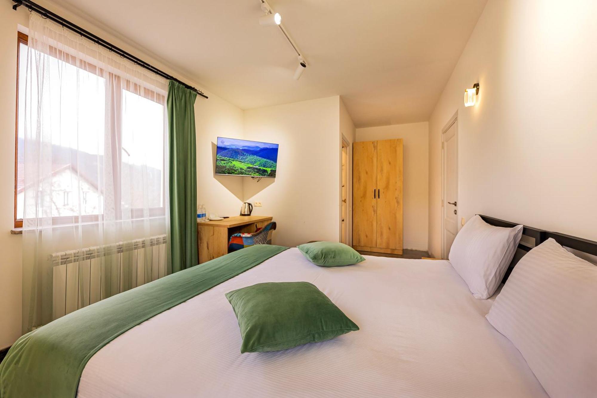 Taniqinn Dilijan Hotel ภายนอก รูปภาพ