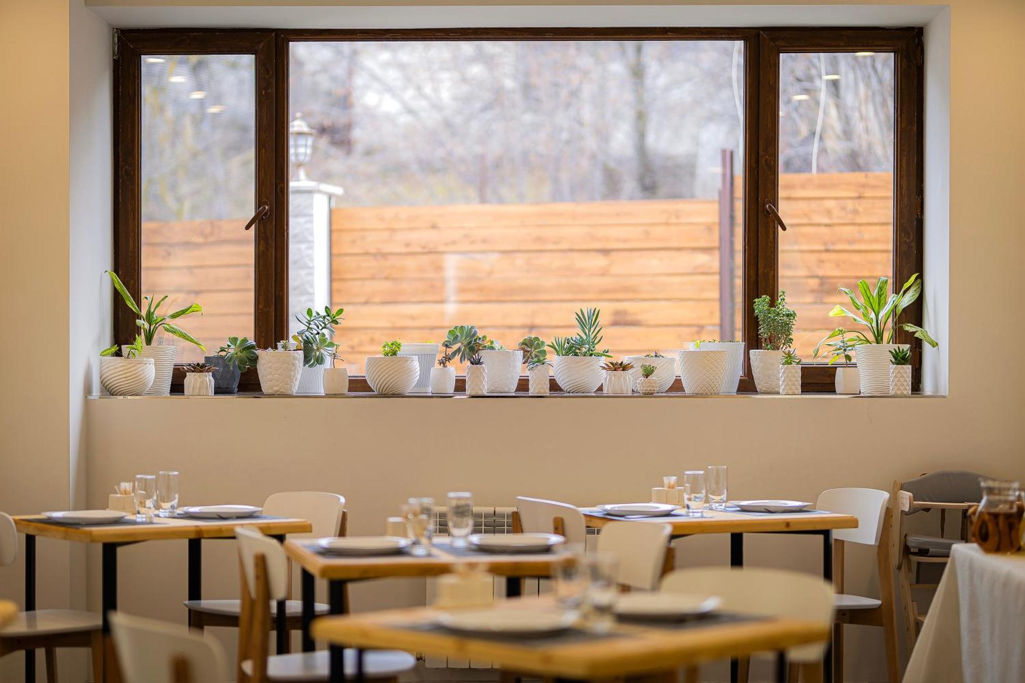 Taniqinn Dilijan Hotel ภายนอก รูปภาพ