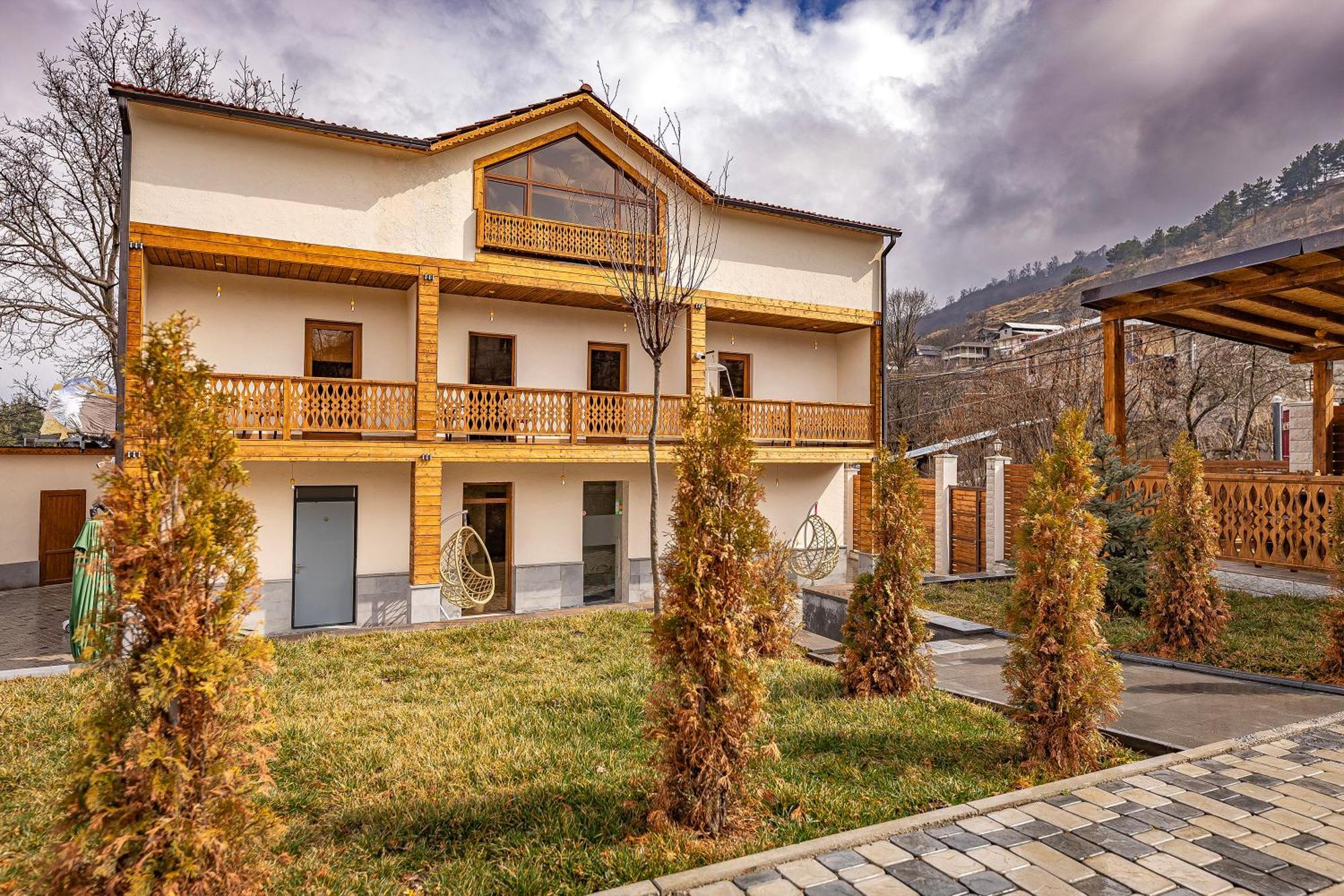 Taniqinn Dilijan Hotel ภายนอก รูปภาพ